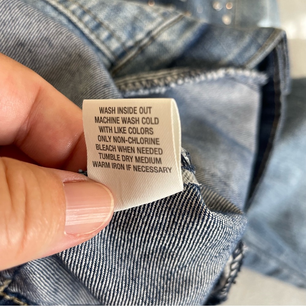 Roz & Ali Distressed Blue Denim Trucker Style Jean Jacket Studded Yoke & Collar - Picture 6 of 8
